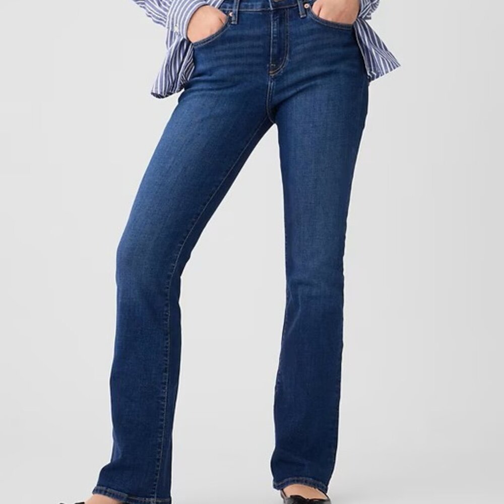 Gap Mid Rise Baby Boot Jeans Size 6R/28R Medium Wash